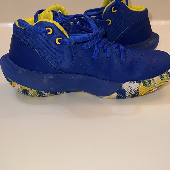 Under Armour - Picture 9 of 9